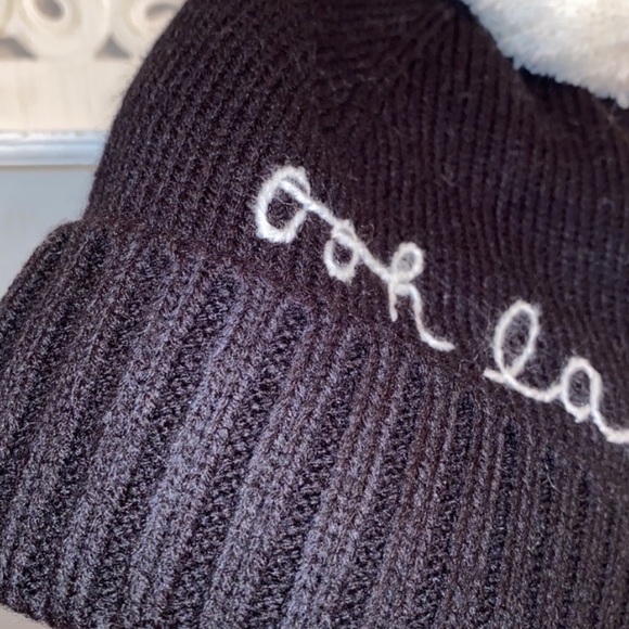 Kate Spade ‘ooh la la’ Pom Beanie Hat NWT in Black & White - Picture 12 of 14